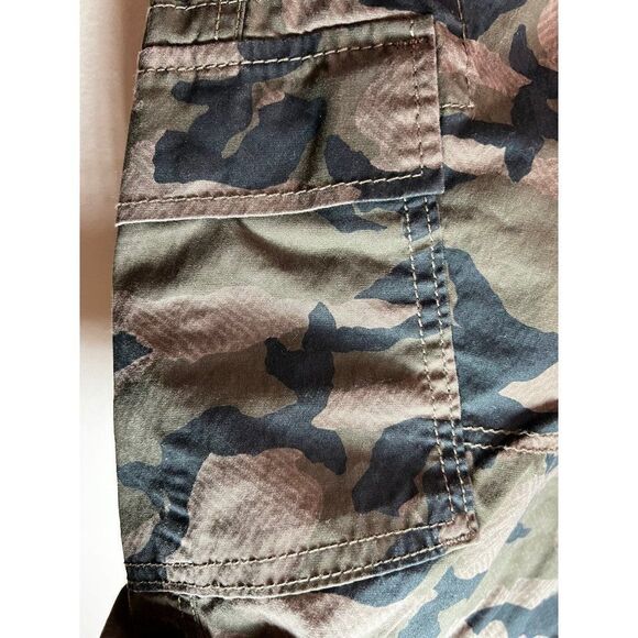 Levi Strauss Signature Cargo Shorts.  Camouflage. Size 38 - Picture 2 of 10
